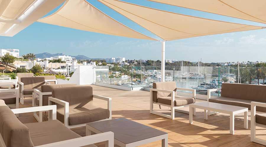 the best moments in the bar of the hotel palia puerto del sol in mallorca