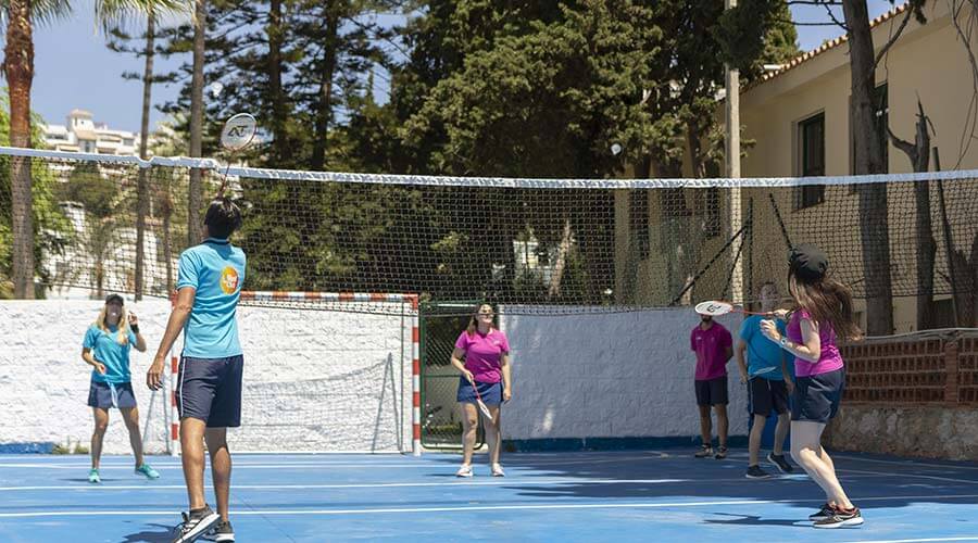 diversion y entretenimiento para toda la familia en el hotel palia las palomas en malaga