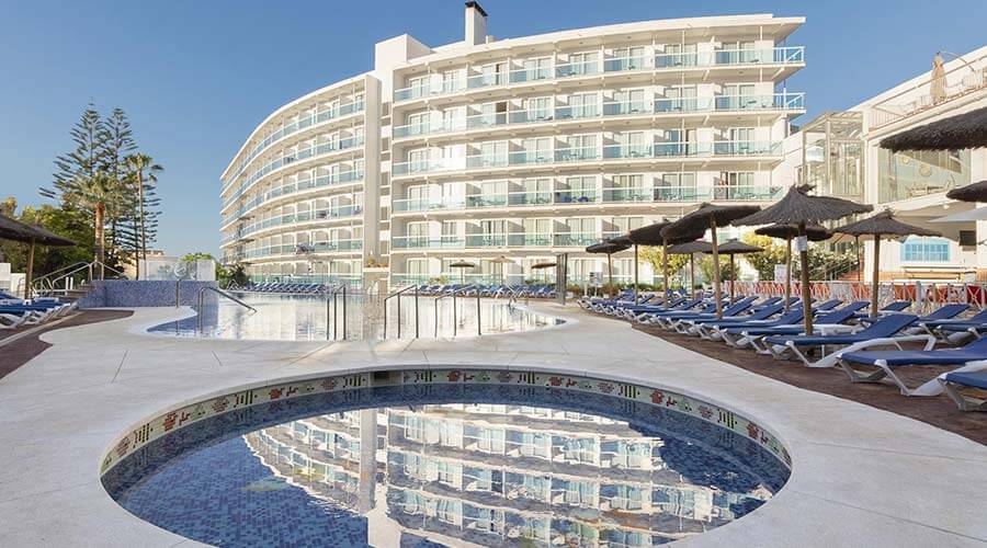 veranos refrescantes en las piscinas del hotel palia las palomas en málaga