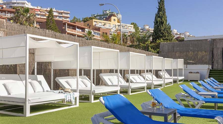 espectacular terraza en el ático del hotel palia las palomas en málaga