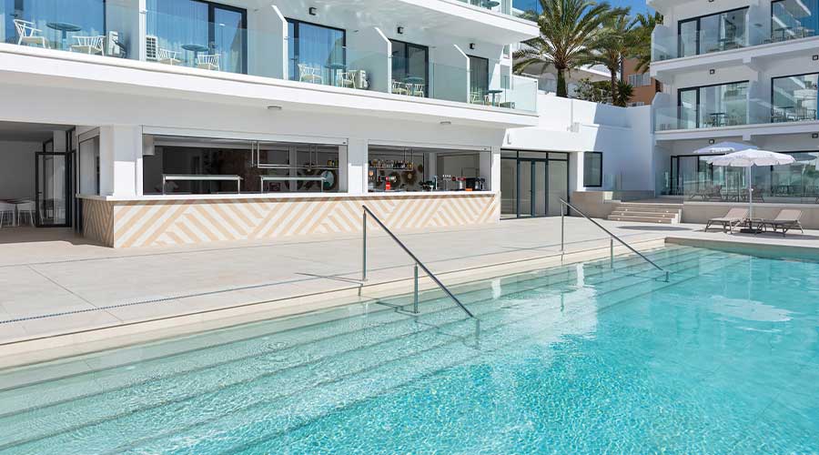 pool bar palia tropico playa
