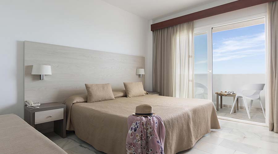 triple room hotel palia la roca