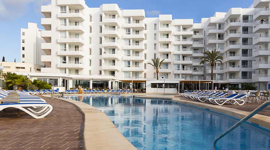 piscines pour enfants et adultes à l'hôtel palia sa coma playa à san llorenç des cardassar