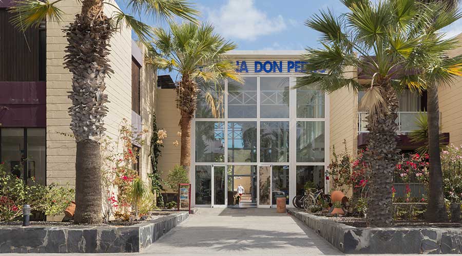 réception pour vous accueillir à l'hôtel palia don pedro in tenerife